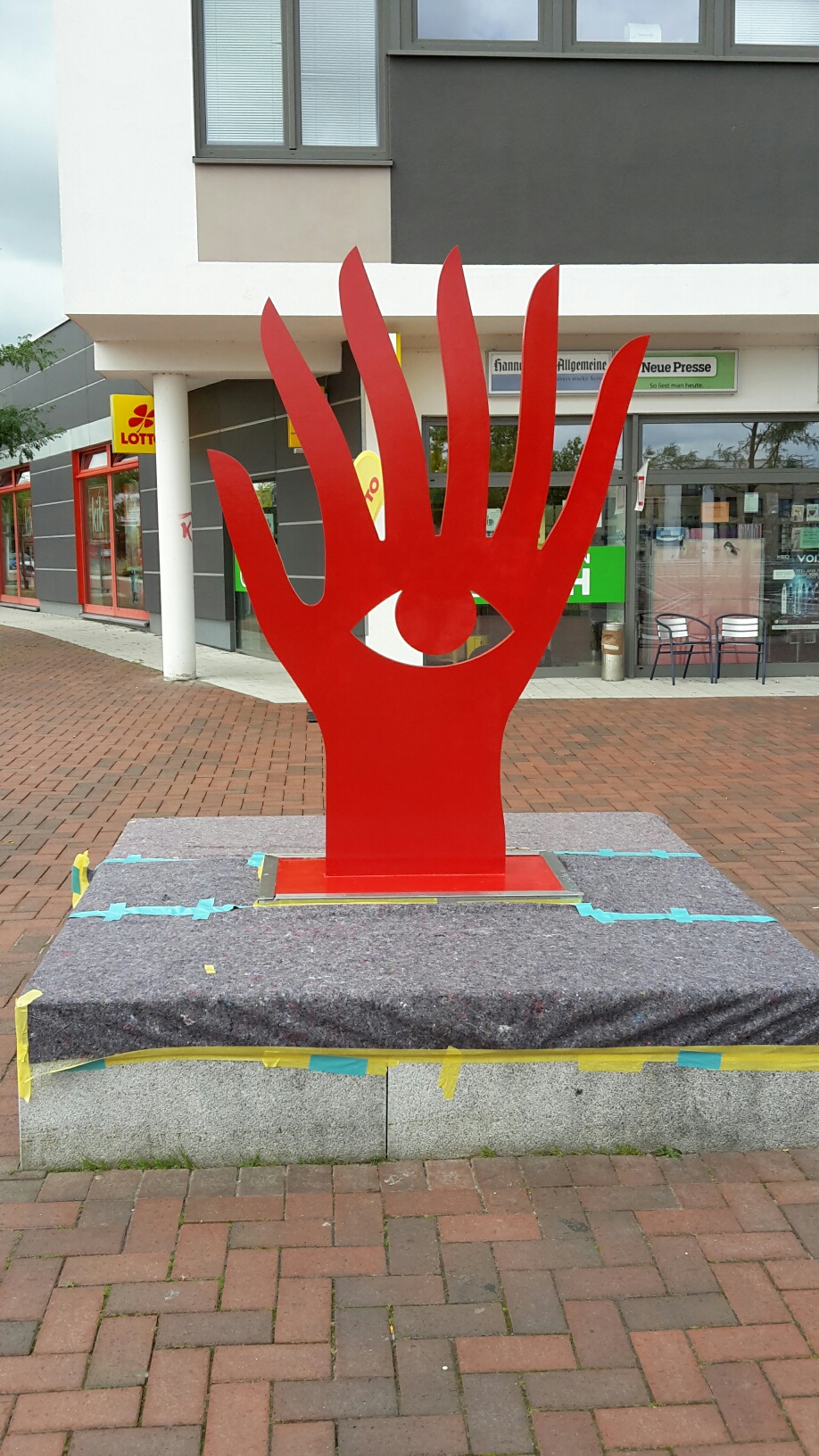 Augenhand erstrahlt im neuen Glanz Augenhand