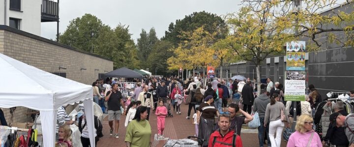 Trotz Regenschauer: Flohmarkt Kaltenweide begeistert Besucher und Standbetreiber Trotz Regenschauer: Flohmarkt Kaltenweide begeistert Besucher und Standbetreiber